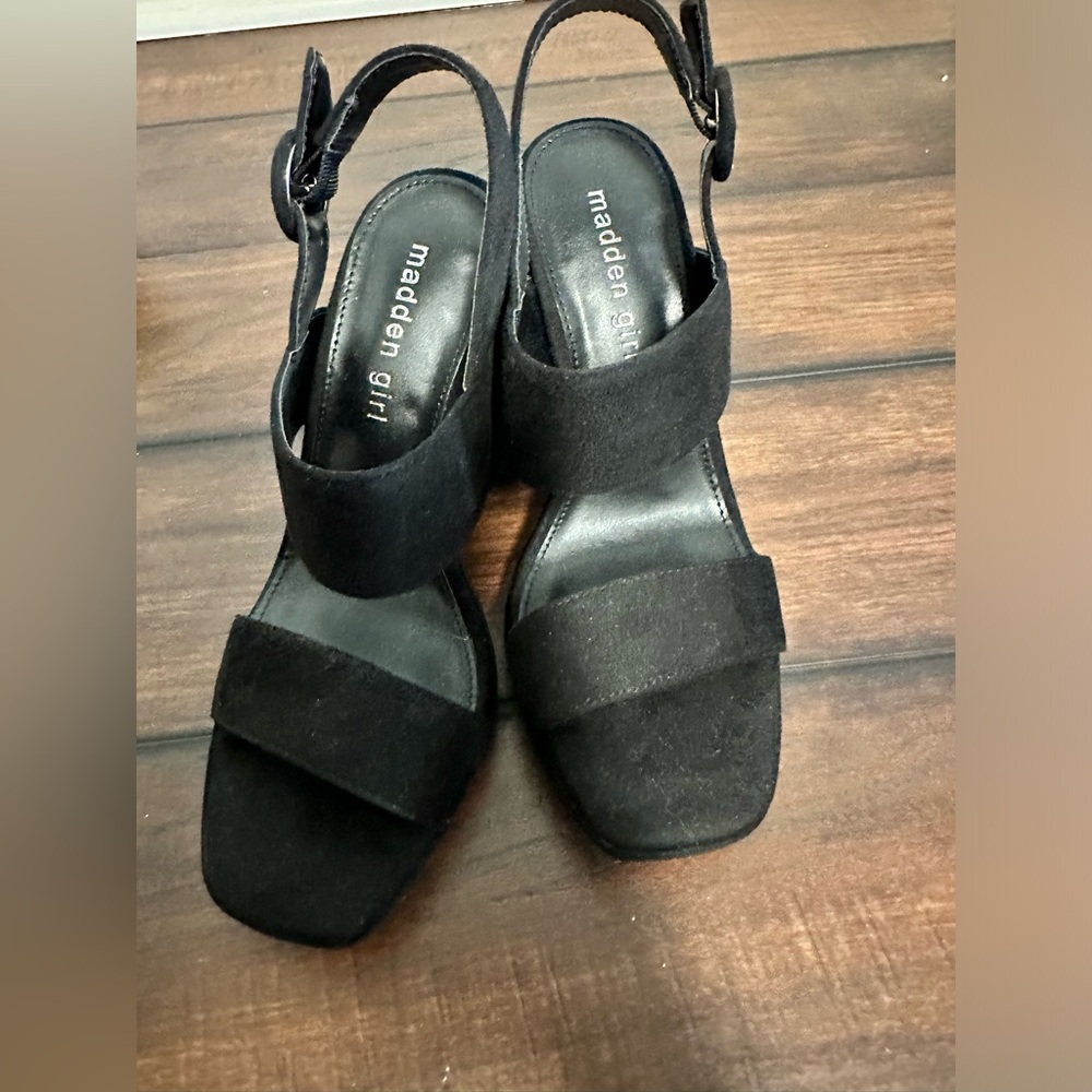 Madden girl by Steve Madden 6.5 black block heel suede never worn heels